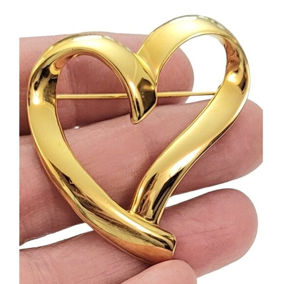 Trifari TM Gold Tone Open Heart Brooch, Signed E986 - Picture 2 of 11
